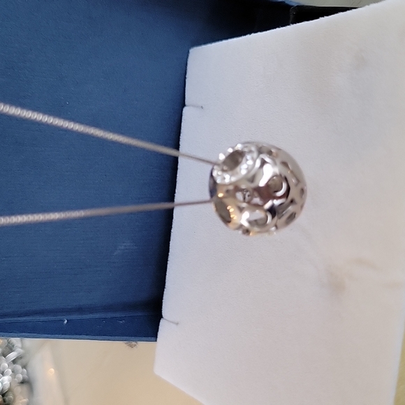 Bella Bello sterling silver ball pendant necklace - Picture 3 of 5